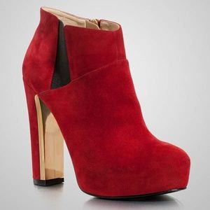 GUESS! RED CORELINE SUEDE BOOTIES